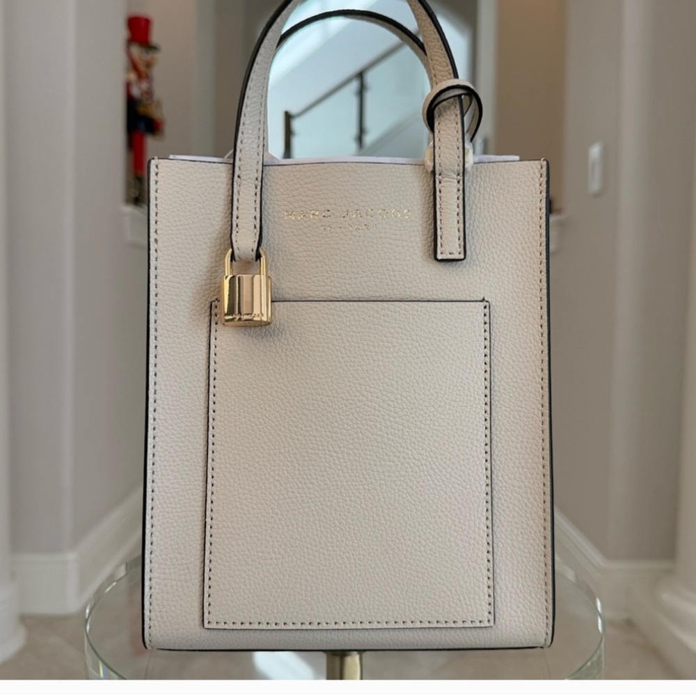 Marc Jacobs Micro Grind Tote/Crossbody NWOT And NWT Marc Jacobs Card Holder - Picture 8 of 13